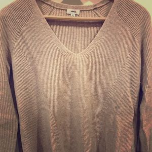 Khaki V-neck cashmere sweater